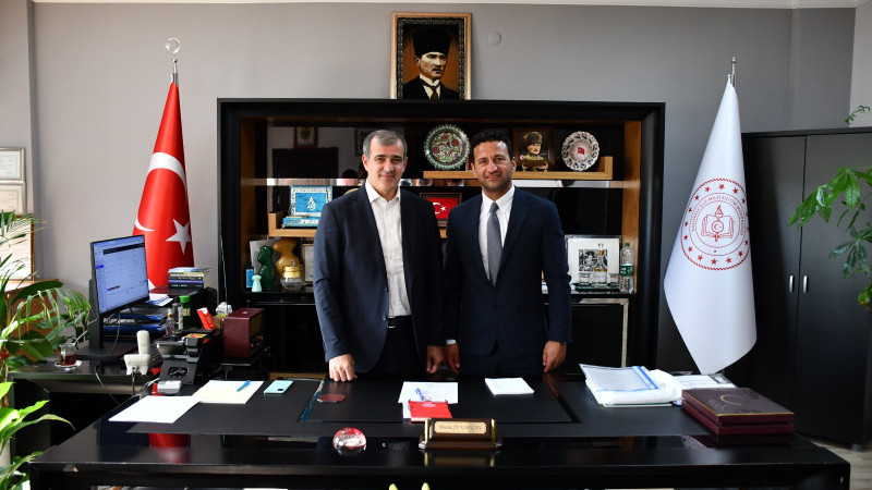 ANAHTAR PARTİ İLÇE MİLLİ EĞİTİM MÜDÜRÜNÜ ZİYARET ETTİ