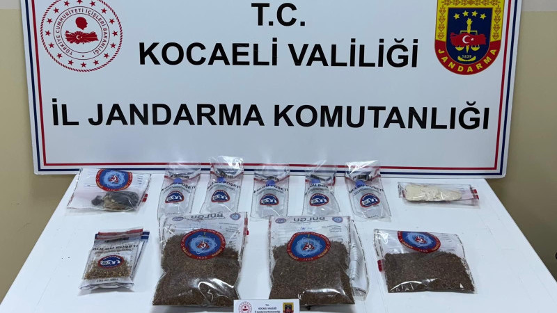 YÜZLERCE GENCİ ZEHİRLEYECEKLERDİ, JANDARMA NARKOTİK TİMLERİ YAKALADI