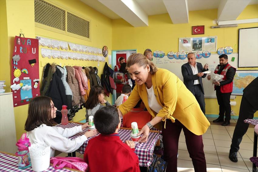 AŞ EVİNİN KAZANLARI ÖĞRENCİLER İÇİN KAYNIYOR