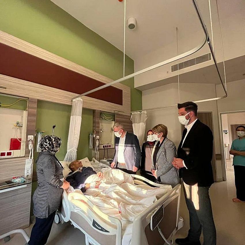 ÖZDEMİR’DEN GEBZE’DE HASTALARA MORAL ZİYARETİ