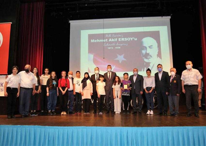 MEHMET ÂKİF ERSOY GÖLCÜK'TE BİR ÇOK ETKİNLİKLE ANILDI