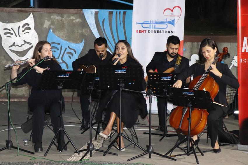 İZMİT BELEDİYESİ USTA ŞAİR ATTİLA İLHAN'I ŞİİRLERİYLE ANDI