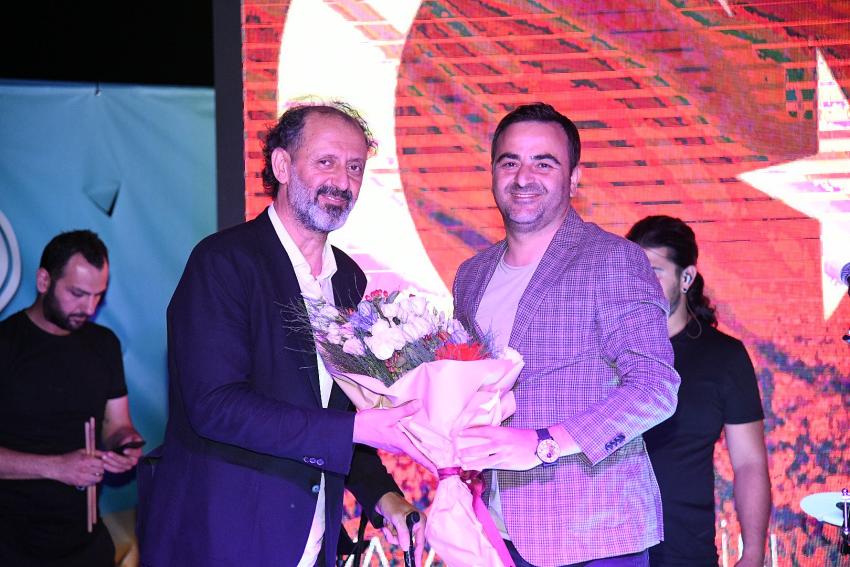 BAŞİSKELE'DE UNUTULMAZ YÜCEL ARZEN KONSERİ