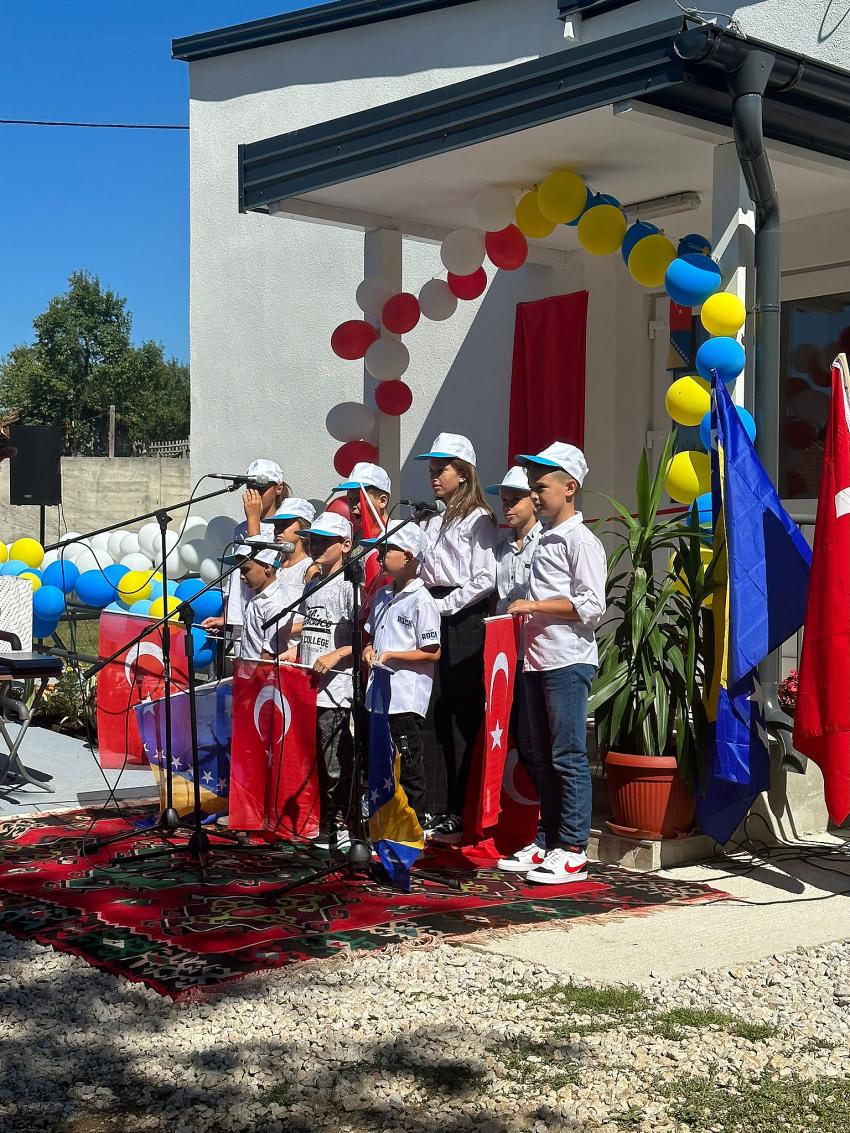 BAŞİSKELE BELEDİYESİ’NDEN BOSNA HERSEK’E OKUL DESTEĞİ